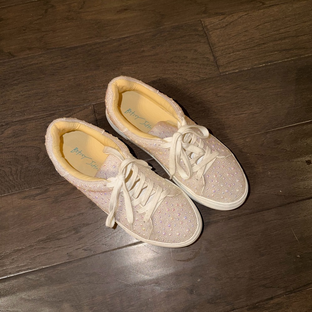 Betsey Johnson SIDNY IVORY Sneakers
